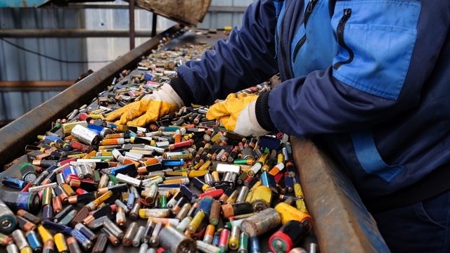 Manual battery recycling