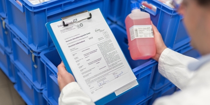 Production of pH buffer solutions in the accredited laboratory of Endress+Hauser