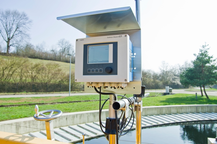 Sludge level sensors and transmitters