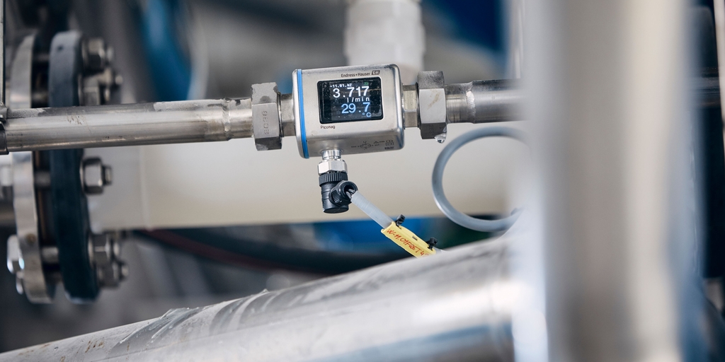The Picomag electromagnetic flowmeter transmits process variables and diagnostic data via IO-Link