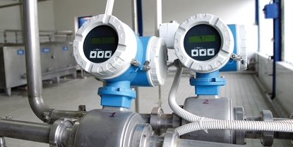 A Promag H Electromagnetic Flowmeter installed inside a food plant