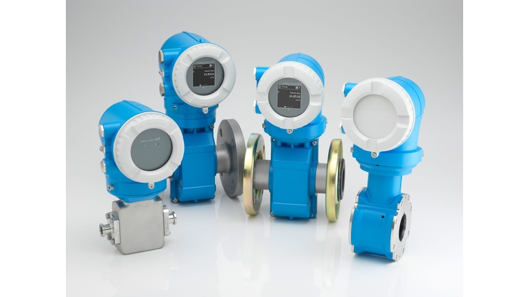 Group picture of Coriolis flowmeter Proline Promag 10 for basic applications