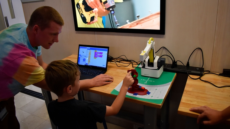 Endress+Hauser employee helping local student with 3D printing